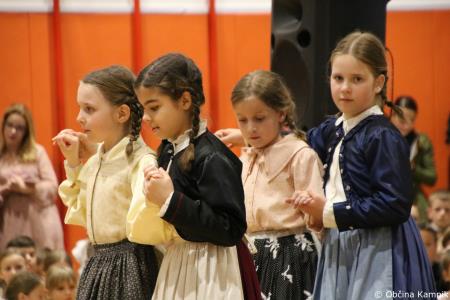 Otroci Osnovne šole Marije Vere Mi smo svet, mi smo otroci (46)